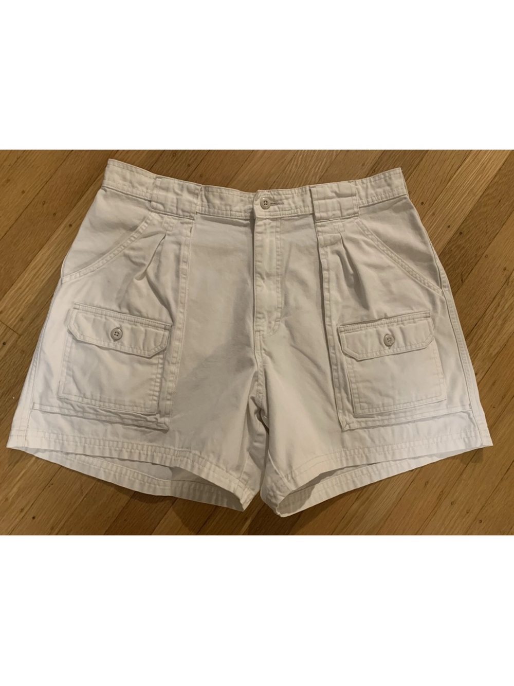 EUC WOMEN’S CABELA’S CREAM 100% COTTON CARGO SHORTS IN SIZE 16